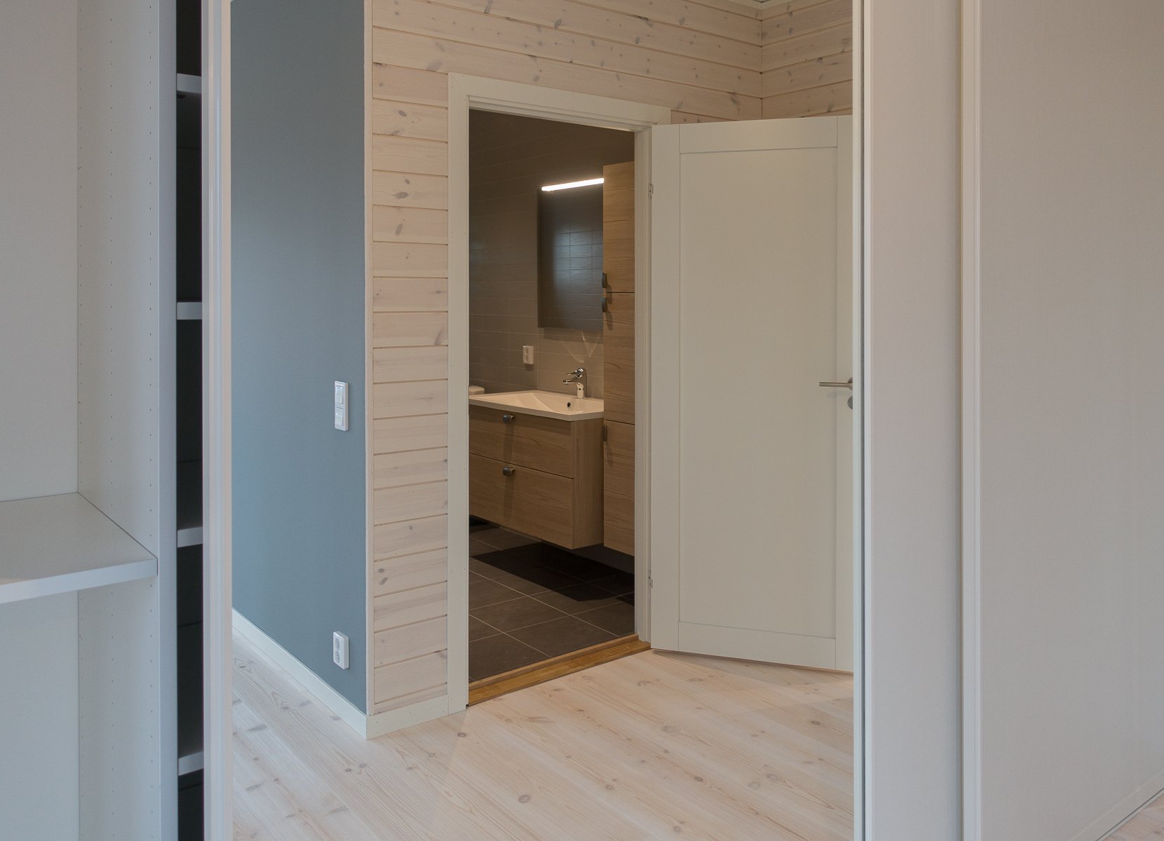 NRDQ-INS-HUS-VST-D1